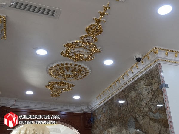 Hoa văn trần dát vàng