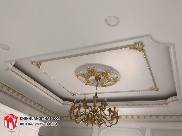 Khung trần trang trí dát vàng